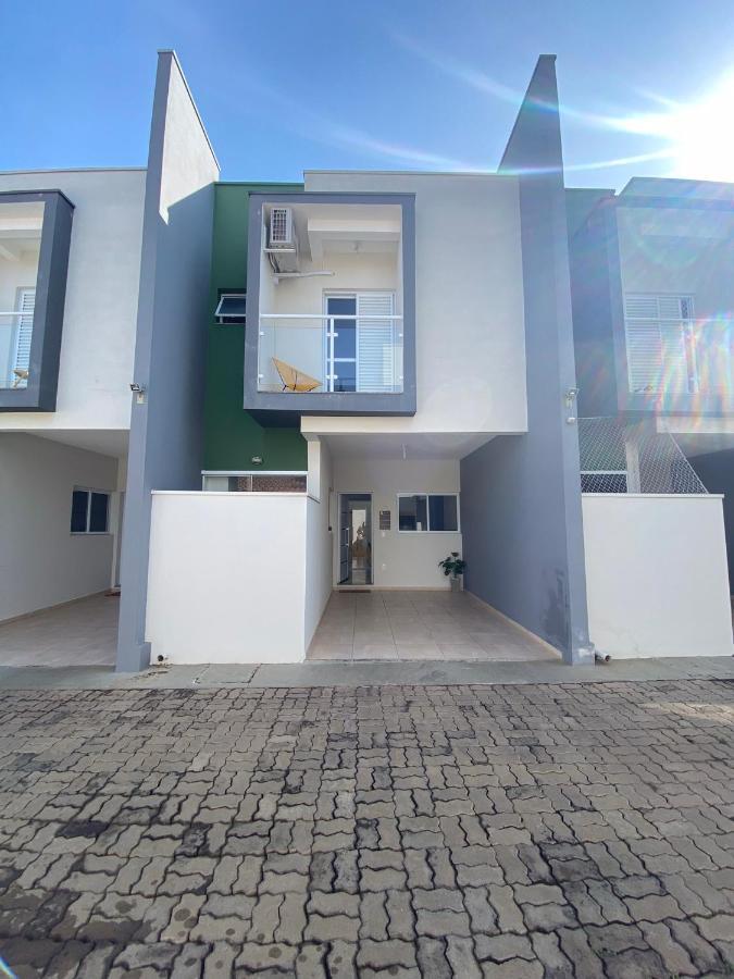 Loft Villa - Com Ar Condicionado No Centro Da Cidade Бойтува Екстериор снимка